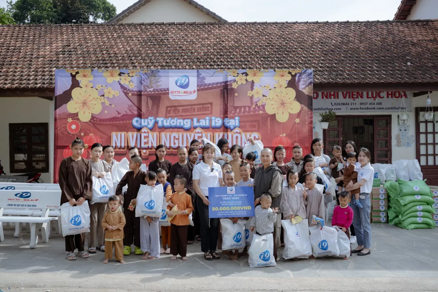 Biểu tượng trách nhiệm xã hội, thể hiện cam kết cá cược có trách nhiệm và hỗ trợ cộng đồng của win68 club.